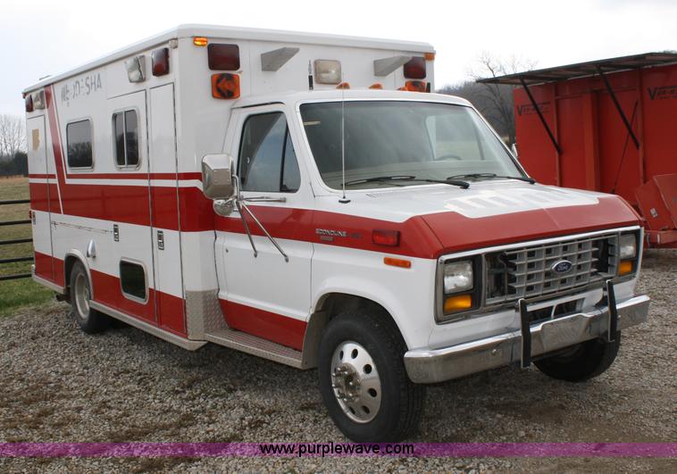 image for item 4684 1987 Ford Econoline E350 XL ambulance