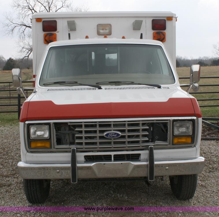 image for item 4684 1987 Ford Econoline E350 XL ambulance