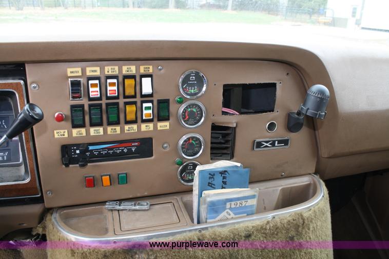 image for item 4684 1987 Ford Econoline E350 XL ambulance