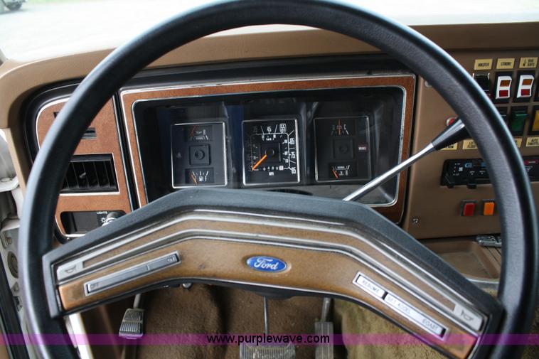 image for item 4684 1987 Ford Econoline E350 XL ambulance