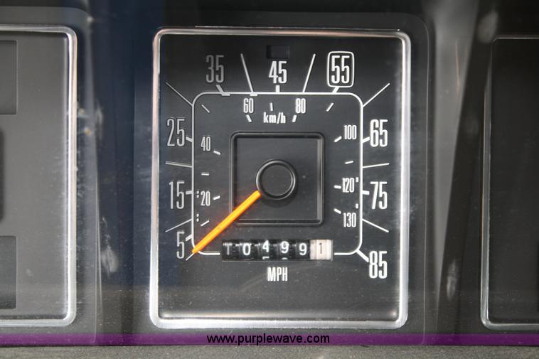 image for item 4684 1987 Ford Econoline E350 XL ambulance