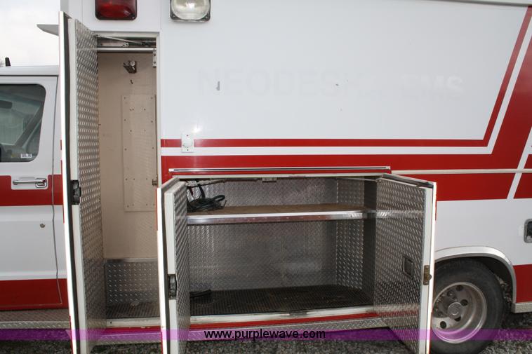image for item 4684 1987 Ford Econoline E350 XL ambulance
