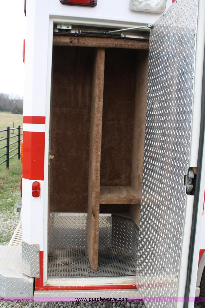 image for item 4684 1987 Ford Econoline E350 XL ambulance