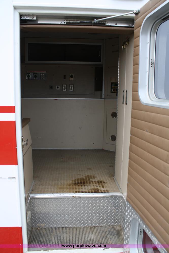 image for item 4684 1987 Ford Econoline E350 XL ambulance