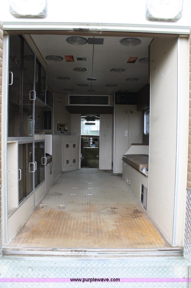 image for item 4684 1987 Ford Econoline E350 XL ambulance