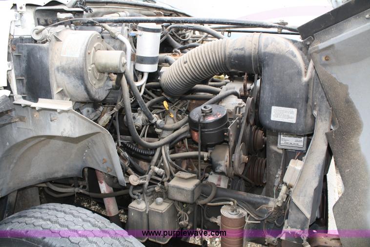 image for item 4685 1987 Ford F700 box truck with lift gate