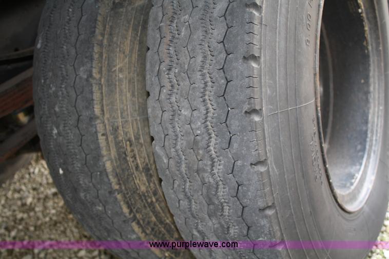 image for item 4685 1987 Ford F700 box truck with lift gate