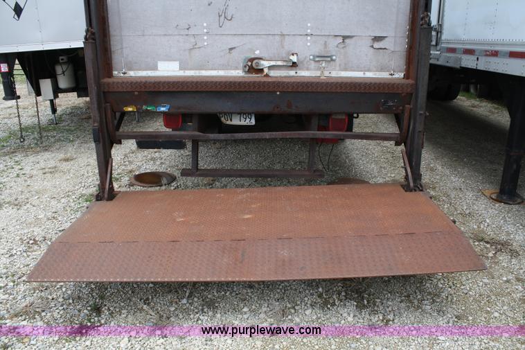 image for item 4685 1987 Ford F700 box truck with lift gate