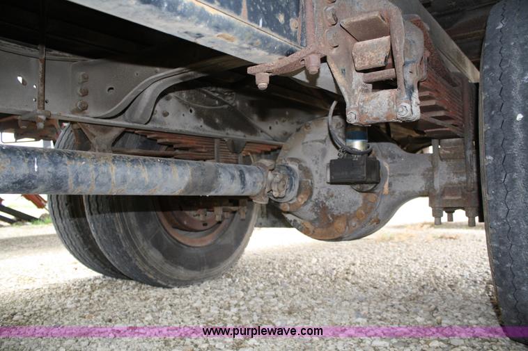 image for item 4685 1987 Ford F700 box truck with lift gate