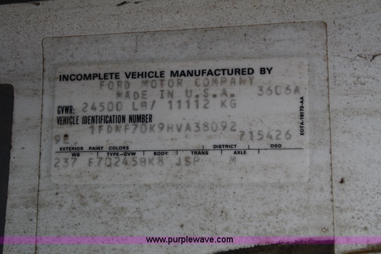 image for item 4685 1987 Ford F700 box truck with lift gate