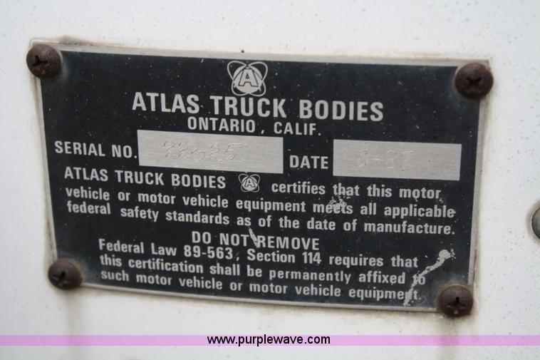 image for item 4685 1987 Ford F700 box truck with lift gate