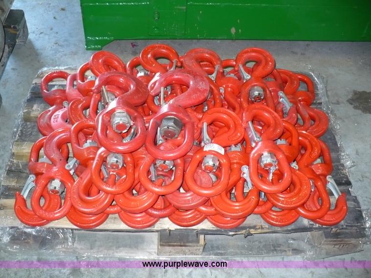 image for item 6003 Swivel lifting hooks with latches