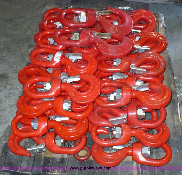 image for item 6003 Swivel lifting hooks with latches