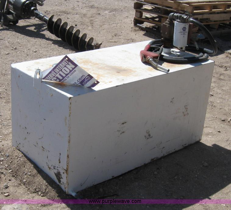 image for item 7006 Fuel tank and pump
