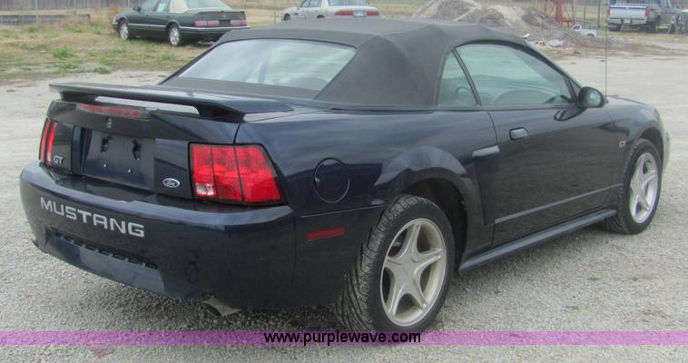 image for item 7011 2001 Ford Mustang GT convertible