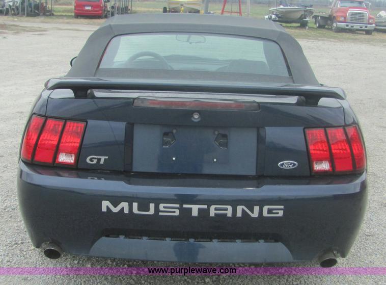 image for item 7011 2001 Ford Mustang GT convertible