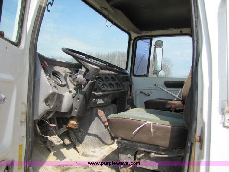 image for item 8421 1985 Ford LTL9000 water truck