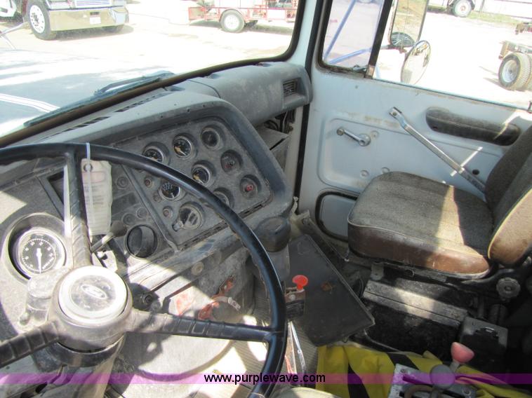 image for item 8421 1985 Ford LTL9000 water truck