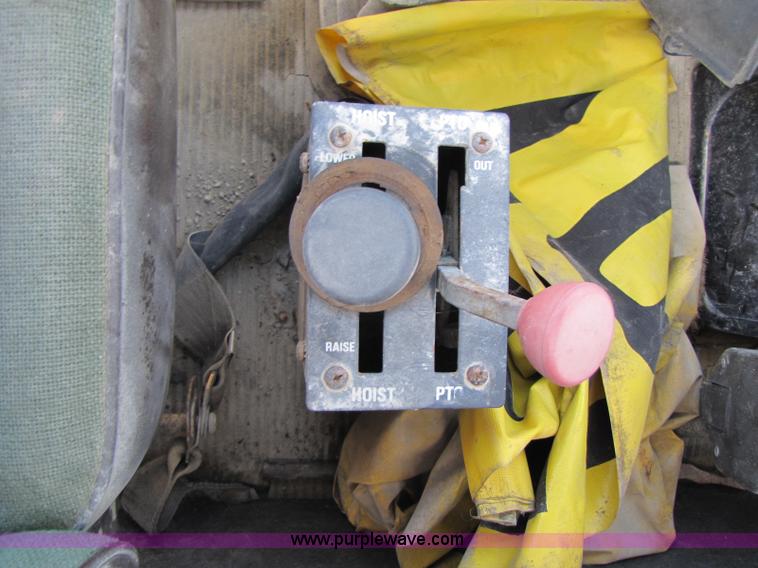 image for item 8421 1985 Ford LTL9000 water truck