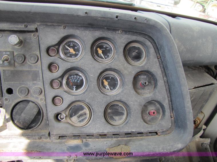 image for item 8421 1985 Ford LTL9000 water truck