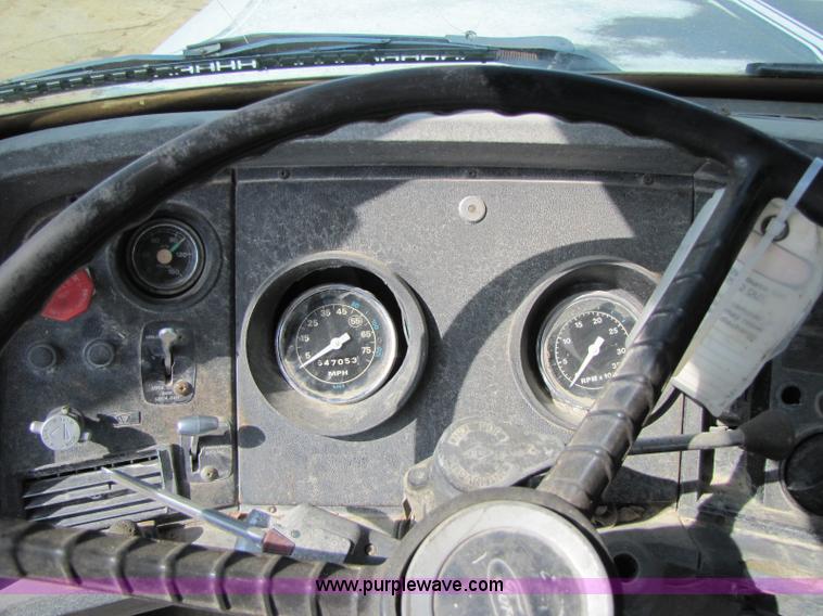 image for item 8421 1985 Ford LTL9000 water truck