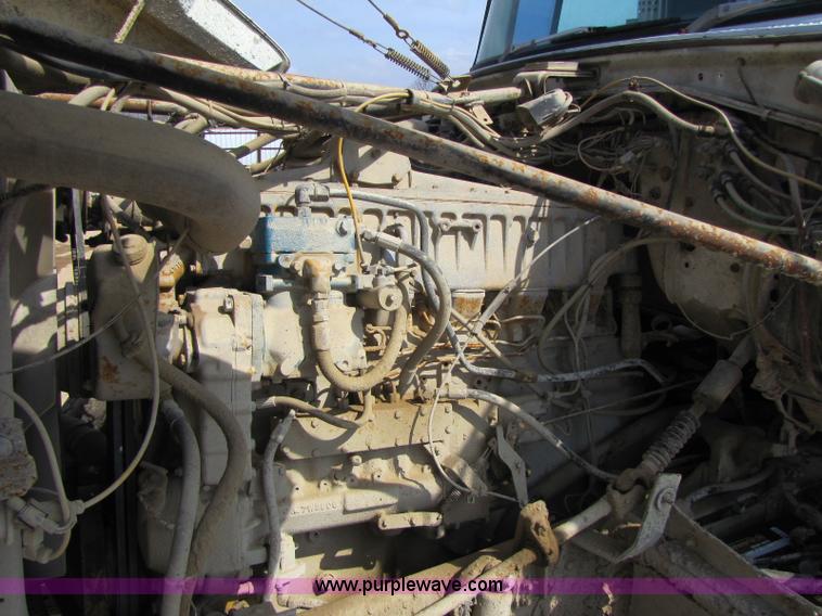 image for item 8421 1985 Ford LTL9000 water truck