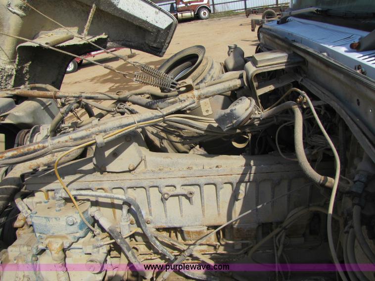 image for item 8421 1985 Ford LTL9000 water truck