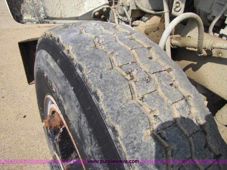 image for item 8421 1985 Ford LTL9000 water truck