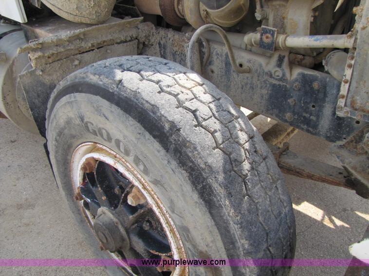 image for item 8421 1985 Ford LTL9000 water truck