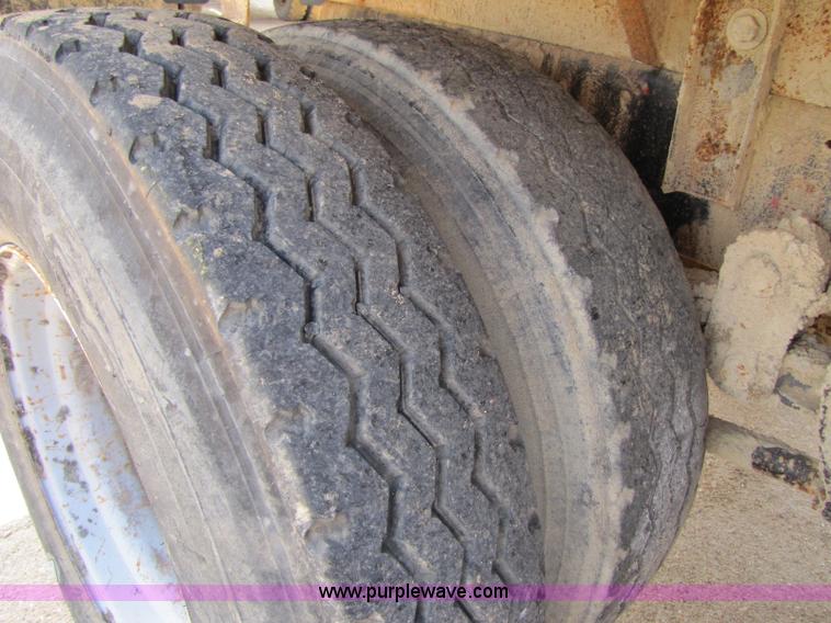 image for item 8421 1985 Ford LTL9000 water truck