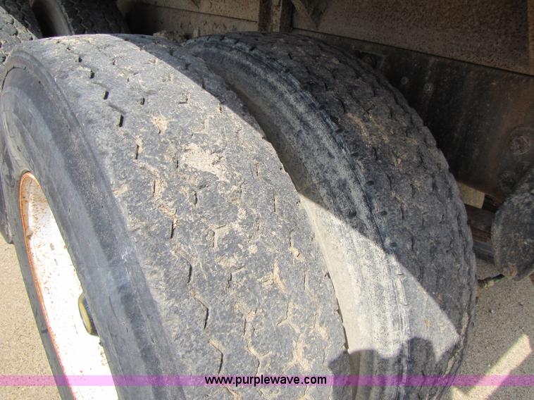 image for item 8421 1985 Ford LTL9000 water truck