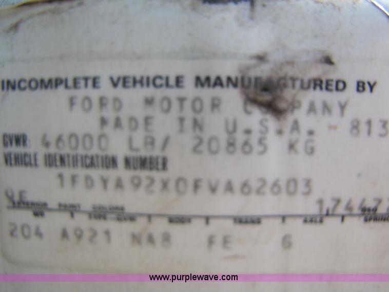 image for item 8421 1985 Ford LTL9000 water truck