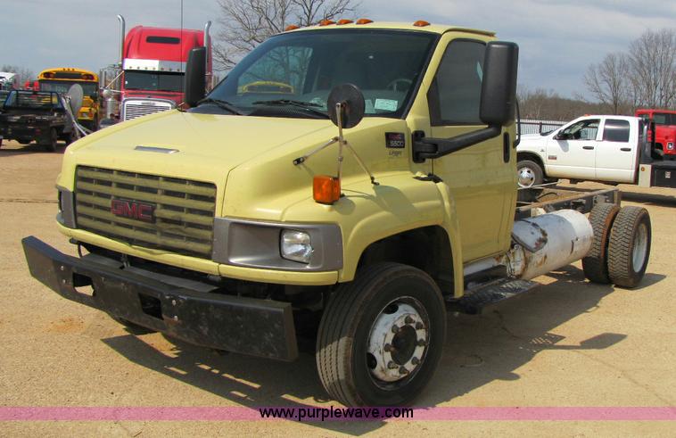 image for item 8422 2005 GMC C5500 cab and chassis