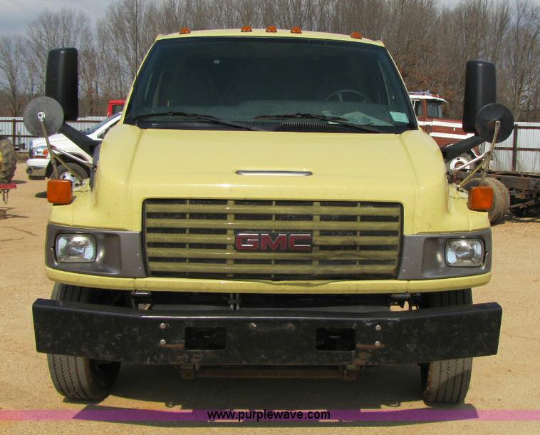 image for item 8422 2005 GMC C5500 cab and chassis