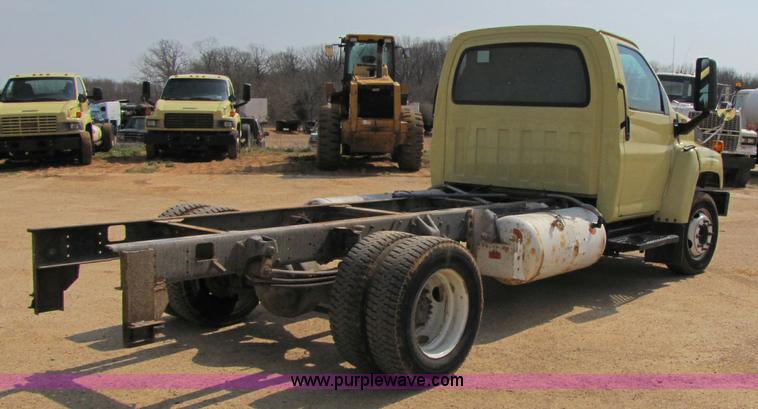 image for item 8422 2005 GMC C5500 cab and chassis