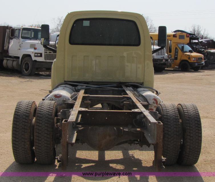image for item 8422 2005 GMC C5500 cab and chassis