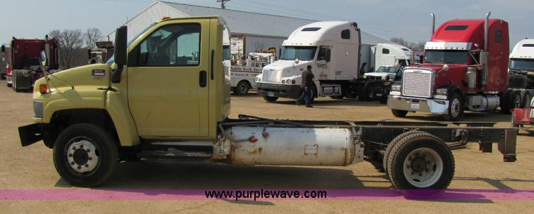 image for item 8422 2005 GMC C5500 cab and chassis