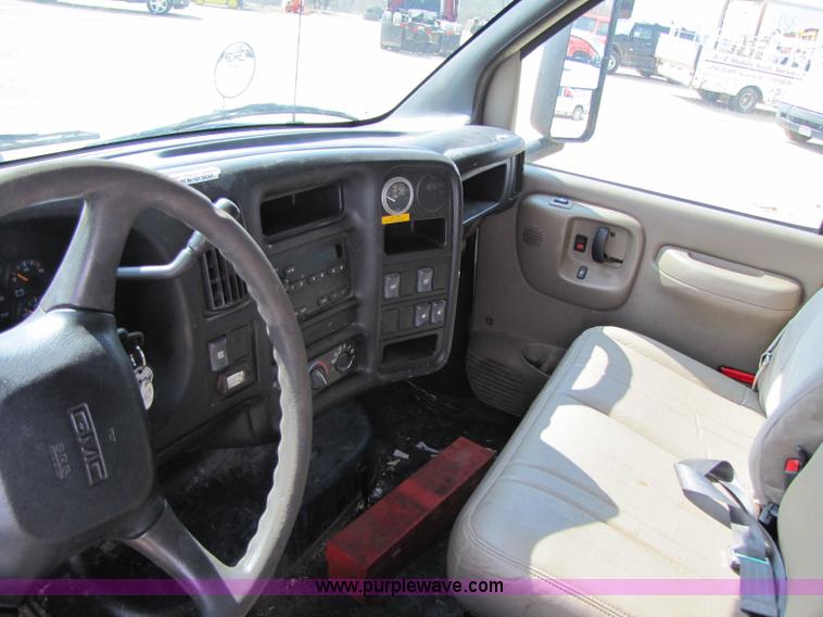 image for item 8422 2005 GMC C5500 cab and chassis