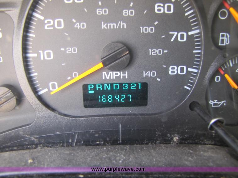 image for item 8422 2005 GMC C5500 cab and chassis