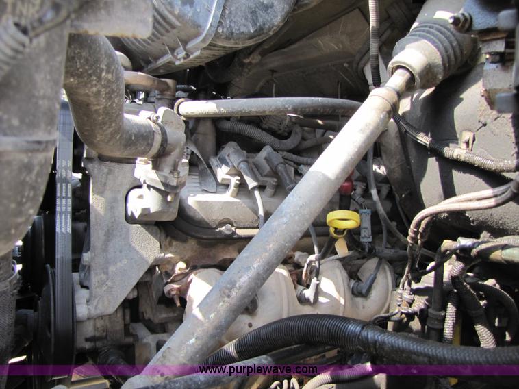 image for item 8422 2005 GMC C5500 cab and chassis