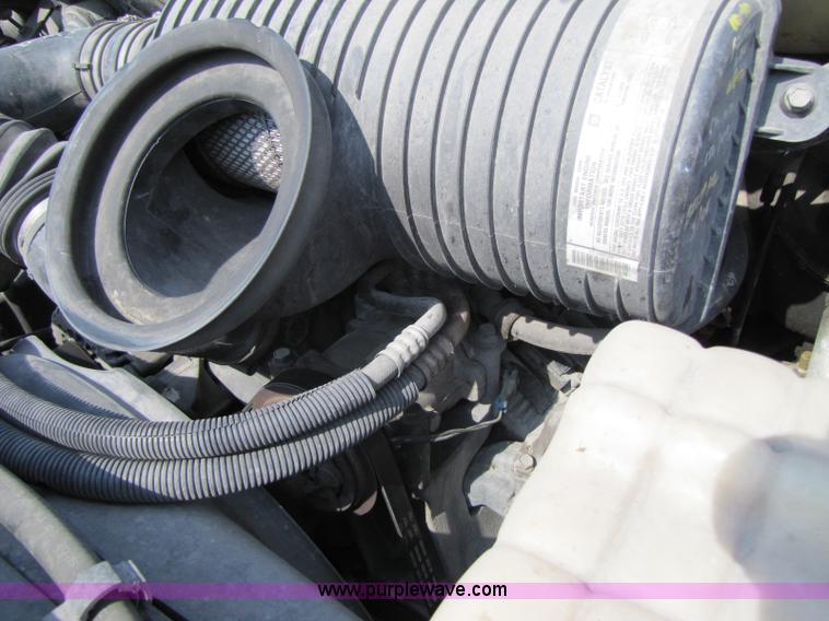 image for item 8422 2005 GMC C5500 cab and chassis