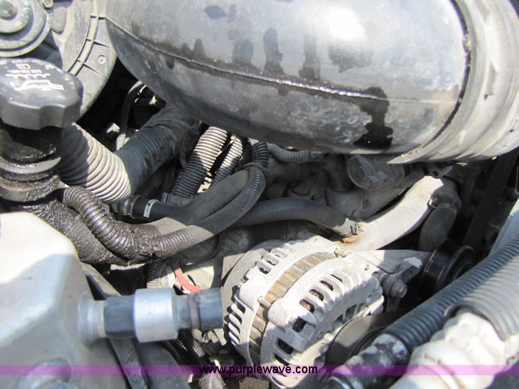 image for item 8422 2005 GMC C5500 cab and chassis