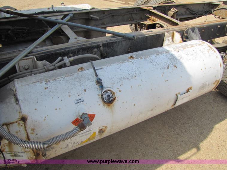 image for item 8422 2005 GMC C5500 cab and chassis