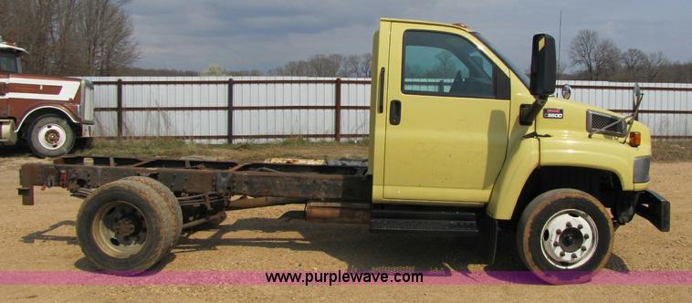 image for item 8423 2003 GMC C5500 cab and chassis