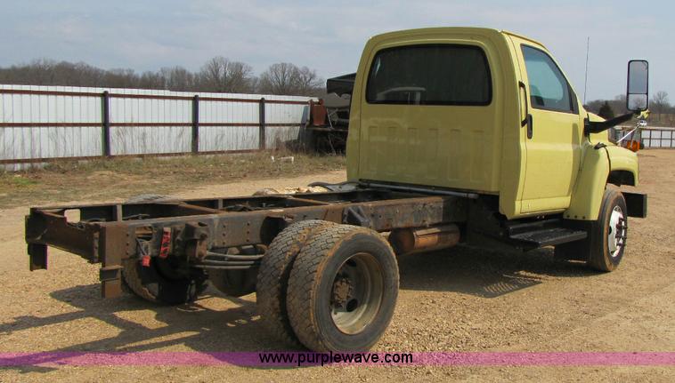 image for item 8423 2003 GMC C5500 cab and chassis