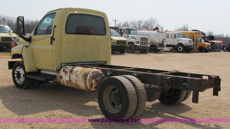 image for item 8423 2003 GMC C5500 cab and chassis
