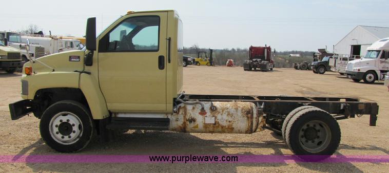 image for item 8423 2003 GMC C5500 cab and chassis