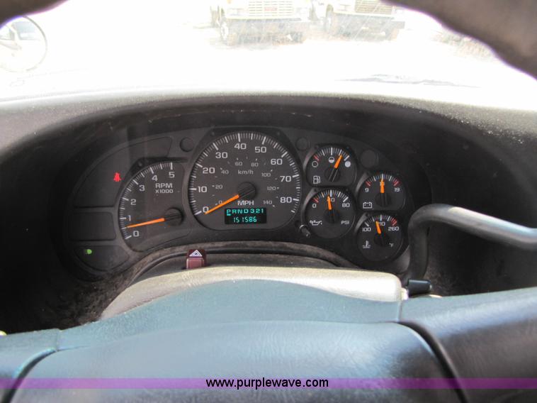 image for item 8423 2003 GMC C5500 cab and chassis