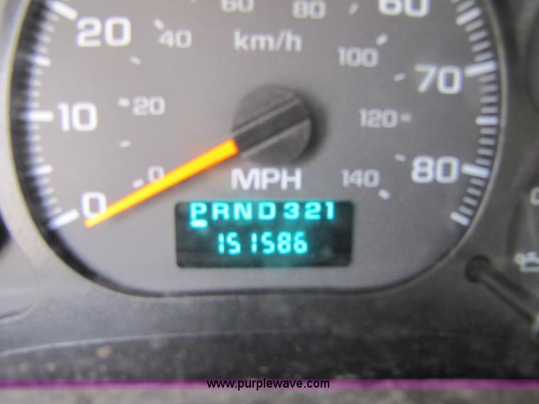 image for item 8423 2003 GMC C5500 cab and chassis