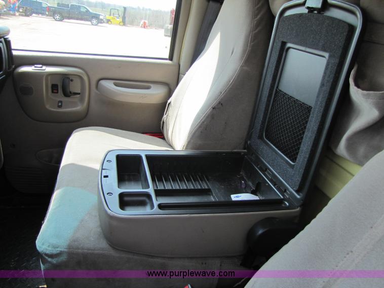 image for item 8423 2003 GMC C5500 cab and chassis